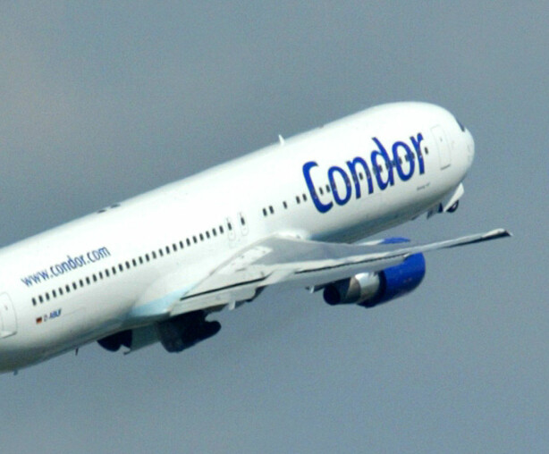 Ti fly utsatt for bombetrusler i natt